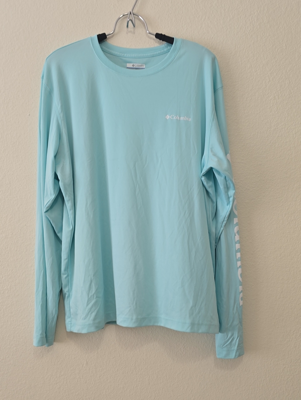 Columbia‎ Light Blue Performance V-Neck Shirt L